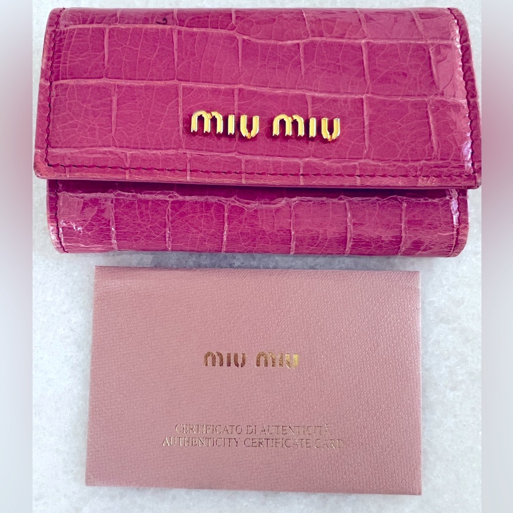 St Coco Lux Miu Miu Key Holder in Geranio color. Bubblegum pink